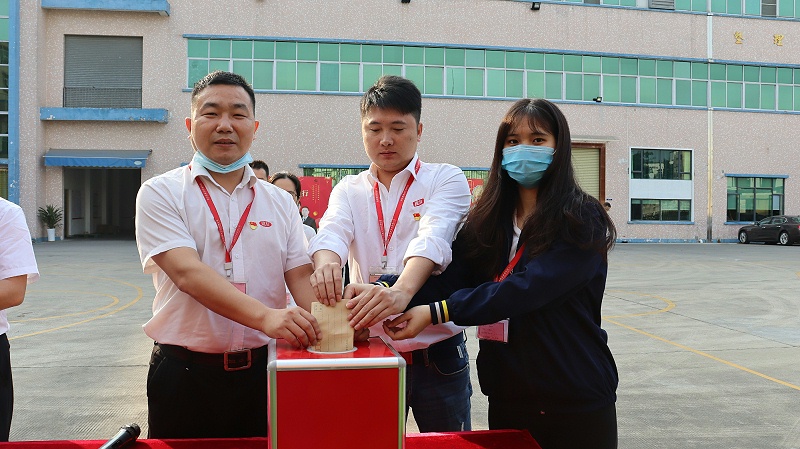 “我為嘉人獻愛心活動”嘉友食品為困難嘉人舉行愛心募捐活動 (5)