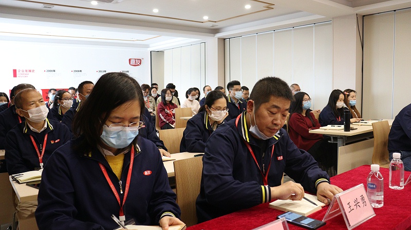 中共石碣鎮(zhèn)委黨校副校長蒞臨嘉友食品指導(dǎo)黨建工作 (3)